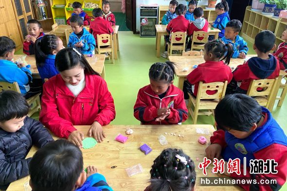 孙丽君在西藏琼结支教(资料图) 受访者本人提供1 孙丽君在西藏琼结支教(资料图) 受访者本人提供1